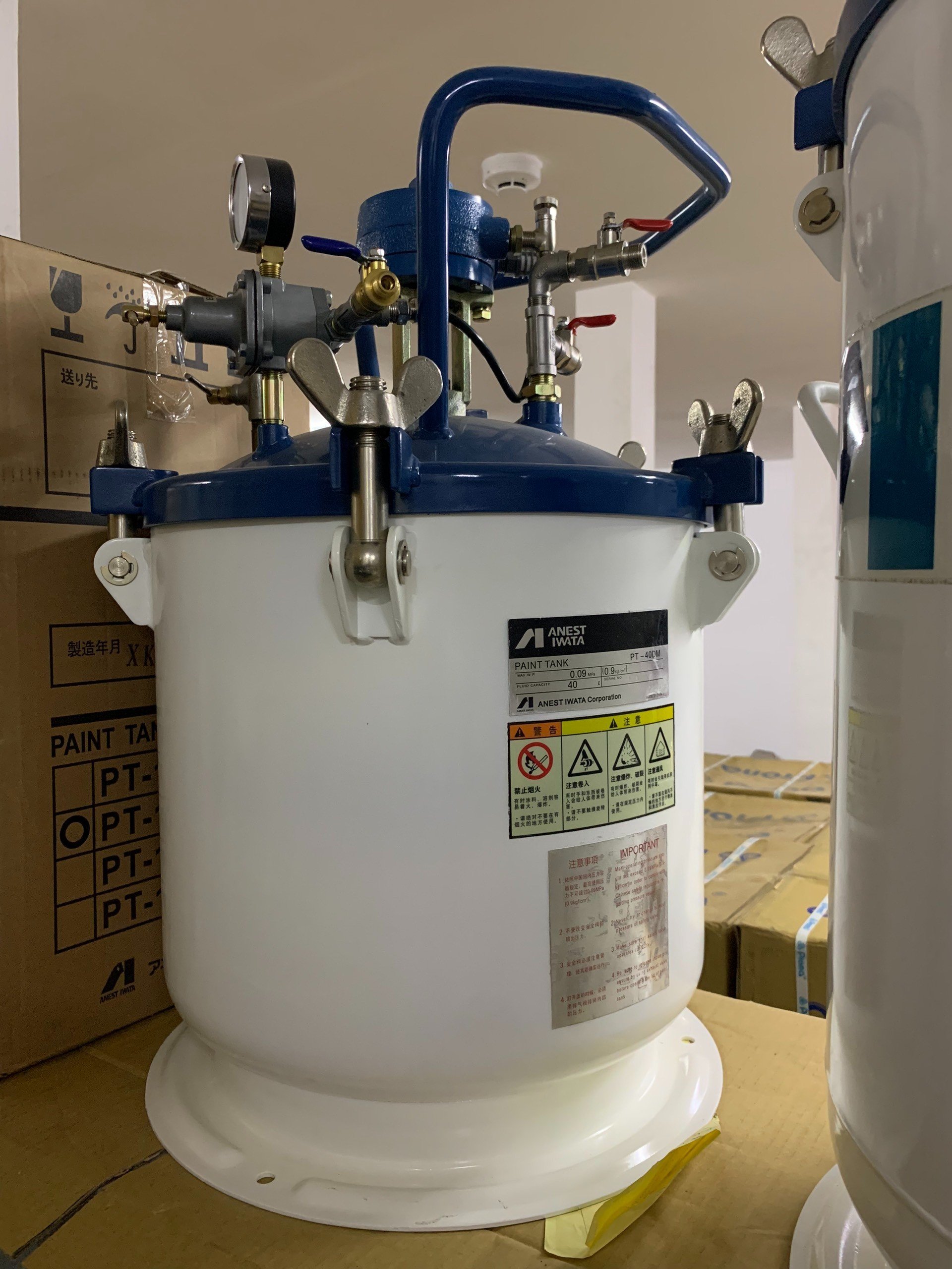 Nồi trộn sơn Anest Iwata dung tích 40 lít có khuấy tự động dành cho sơn gốc dầu model PT-40DM